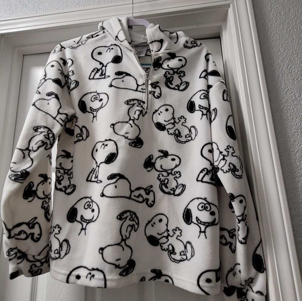 Pullover hoodie